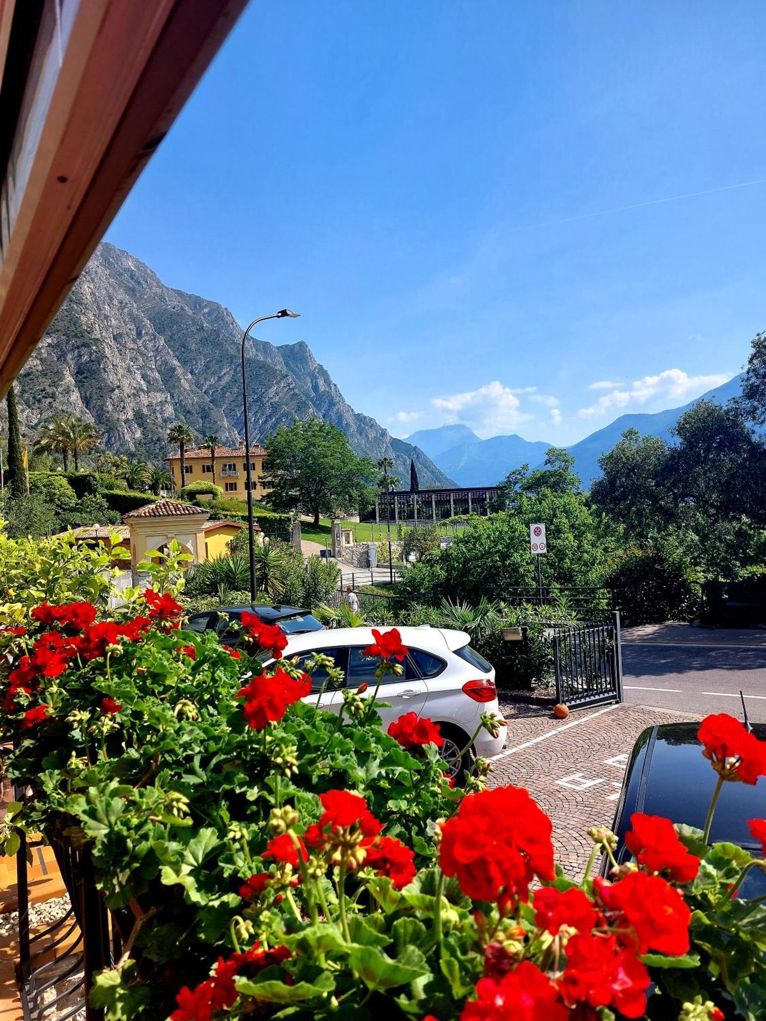 Hotel Villa Grazia 利莫内-苏尔加达 外观 照片